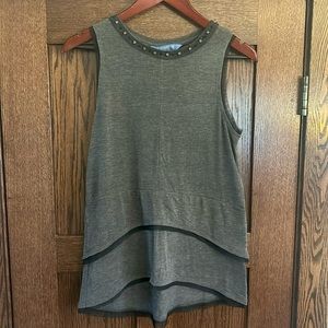 Simply Vera Wang tiered tank top Women’s Small jeweled EUC